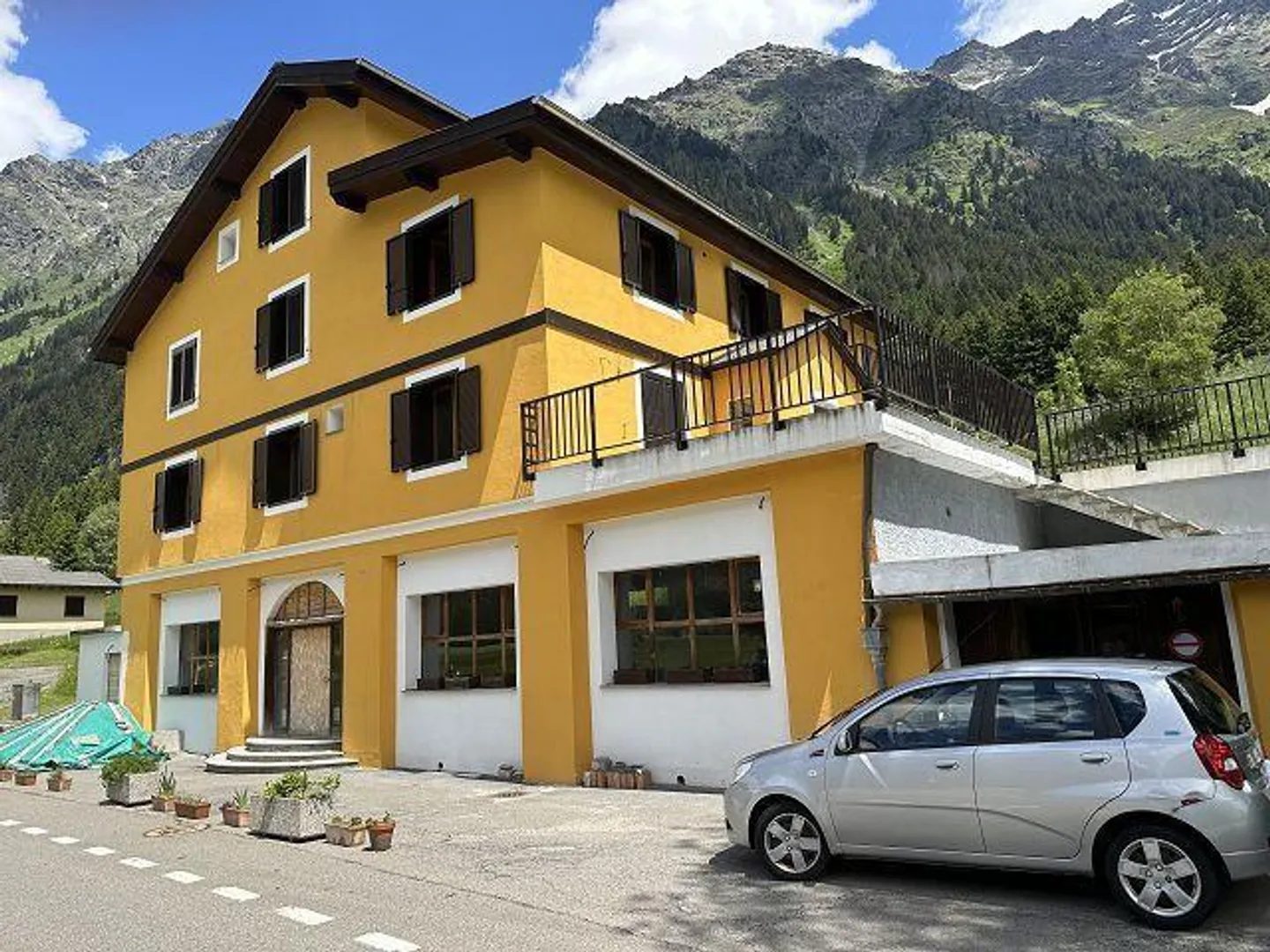 Albergo Moesa in una posizione molto tranquilla e soleggiata con vista - Foto 2 di 34