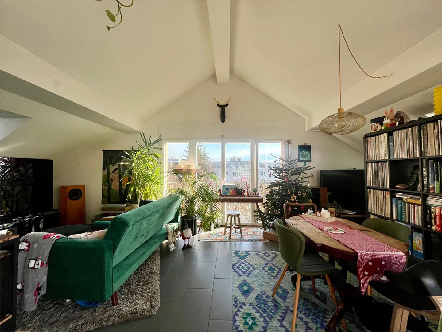 Sehr helle und ruhige 2,5-Zimmer-Attika-Wohnung mit Terrasse, traumhaftem Ausblick & Parkplatz - Foto 1 von 12