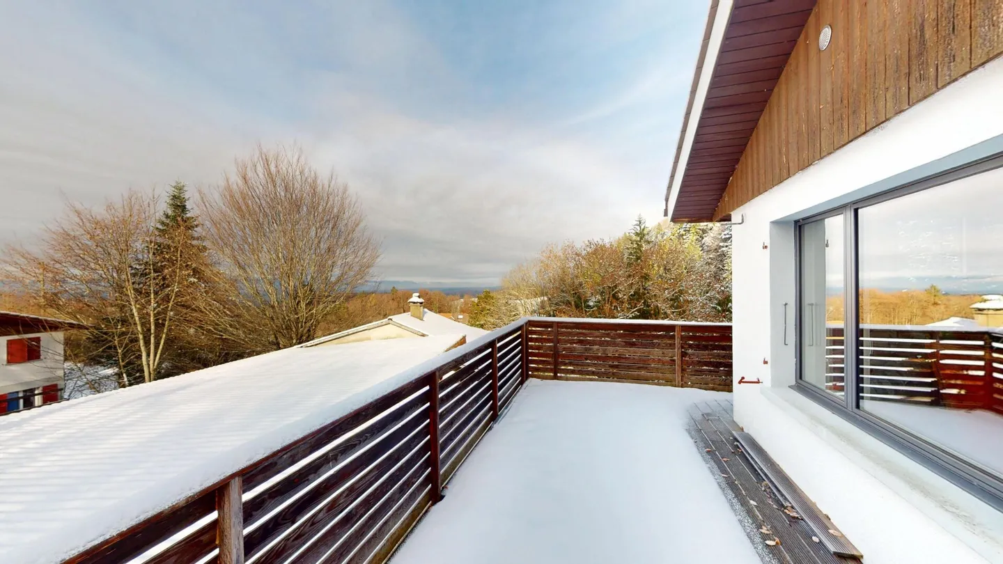 Situato in posizione tranquilla, vista mozzafiato, ristrutturato e con grande potenziale - Foto 14 di 14