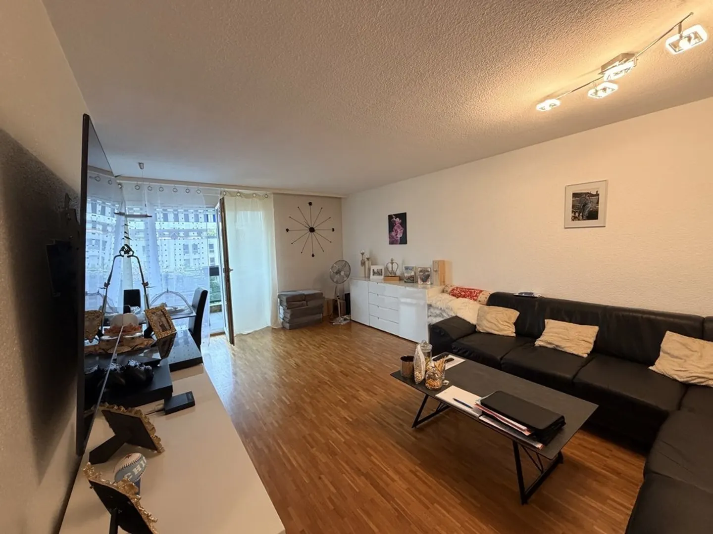 Appartamento spazioso con balcone - Foto 3 di 8