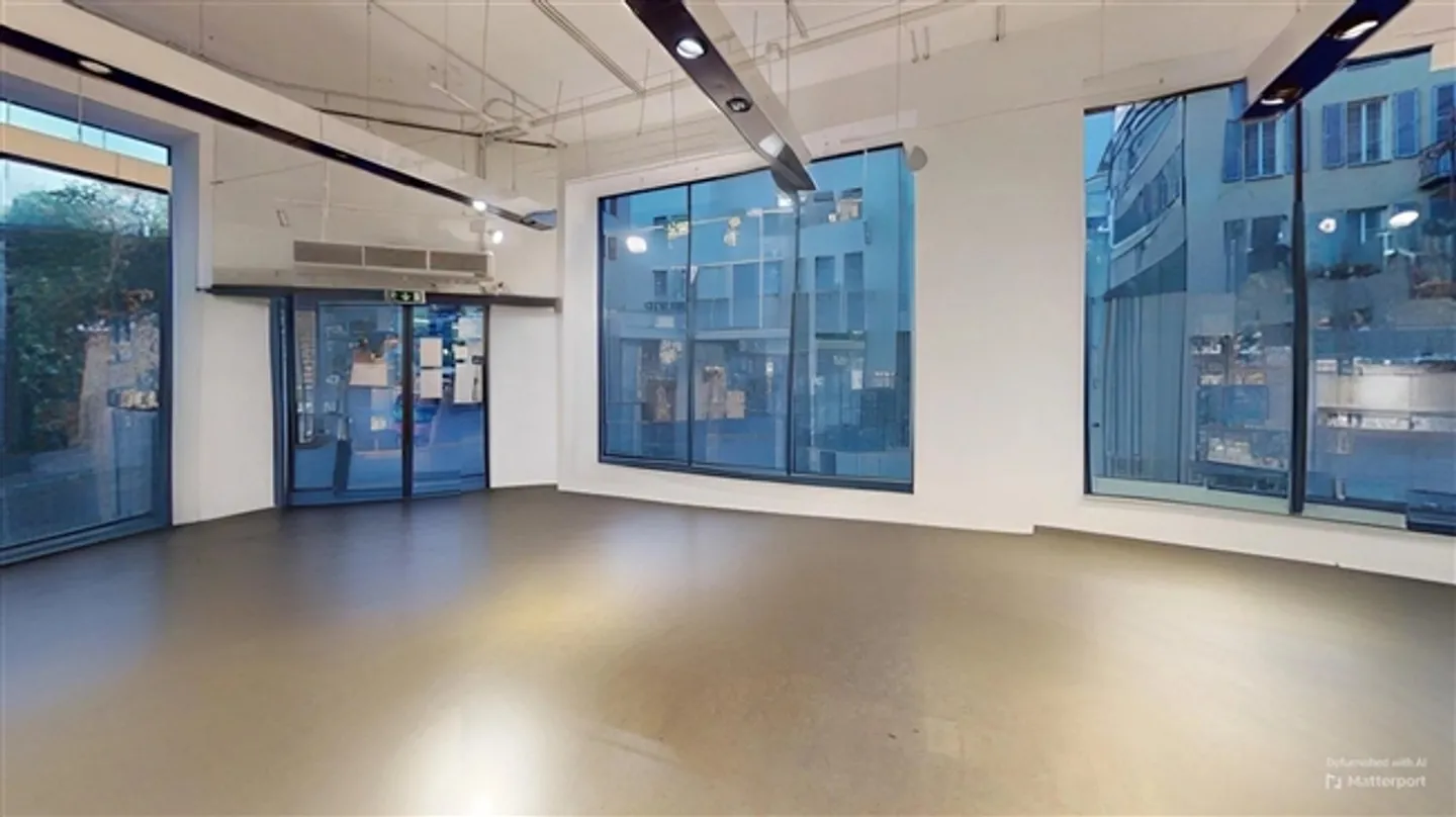 FOR RENT in Sierre – CHARACTER COMMERCIAL AREA ON 2 FLOORS + BASEMENT - Photo 1 of 9