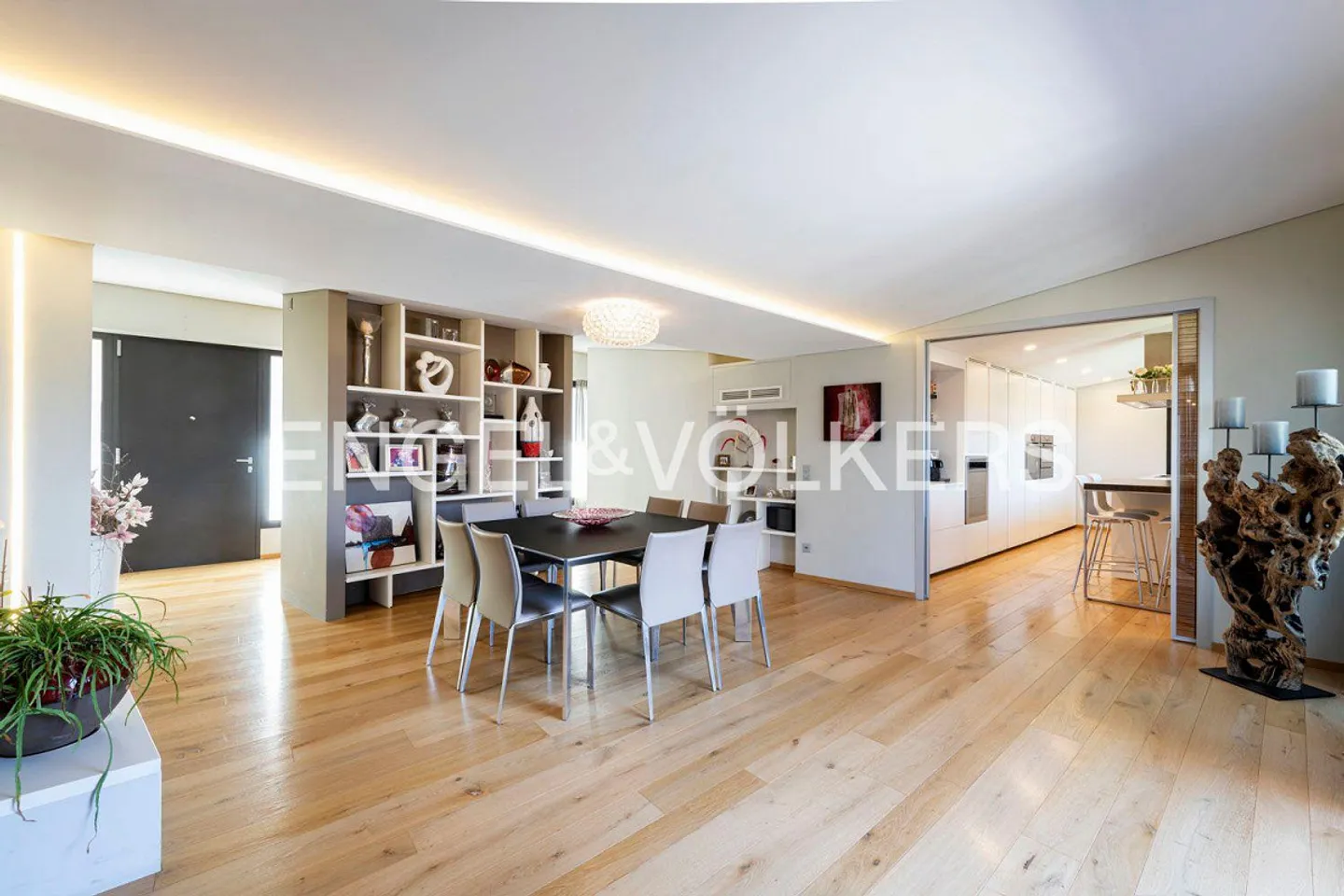 Moderne Design-Villa mit Pool - Foto 4 von 13
