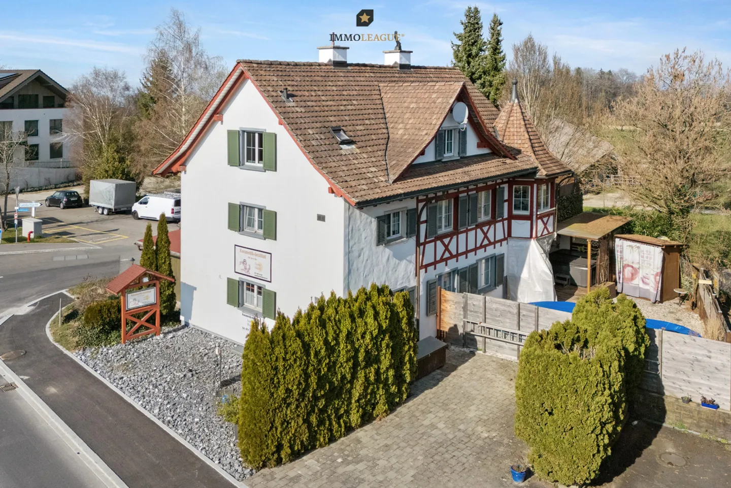 Charmantes Riegelhaus mit zeitloser Ausstrahlung - Photo 3 sur 7