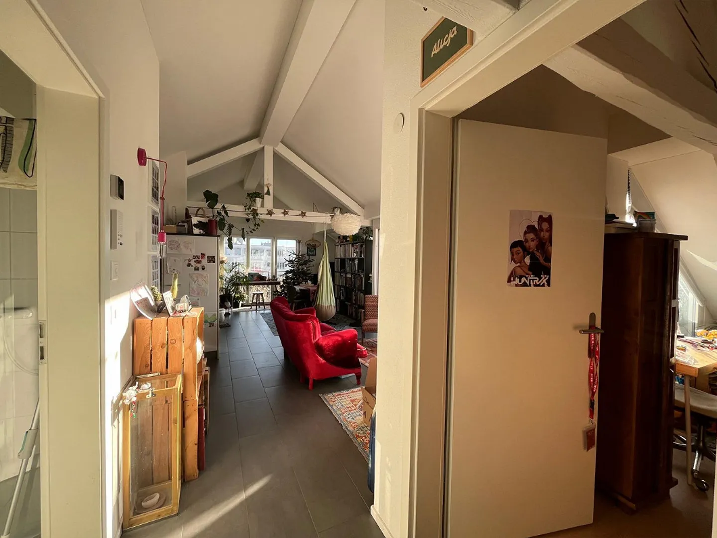 Sehr helle und ruhige 2,5-Zimmer-Attika-Wohnung mit Terrasse, traumhaftem Ausblick & Parkplatz - Foto 9 von 12