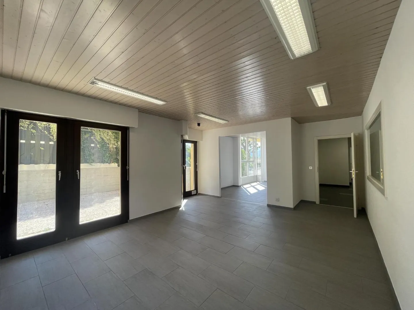 FOR RENT? OFFICE / PROFESSIONAL SPACE IN BOGIS-BOSSEY - Photo 2 of 8