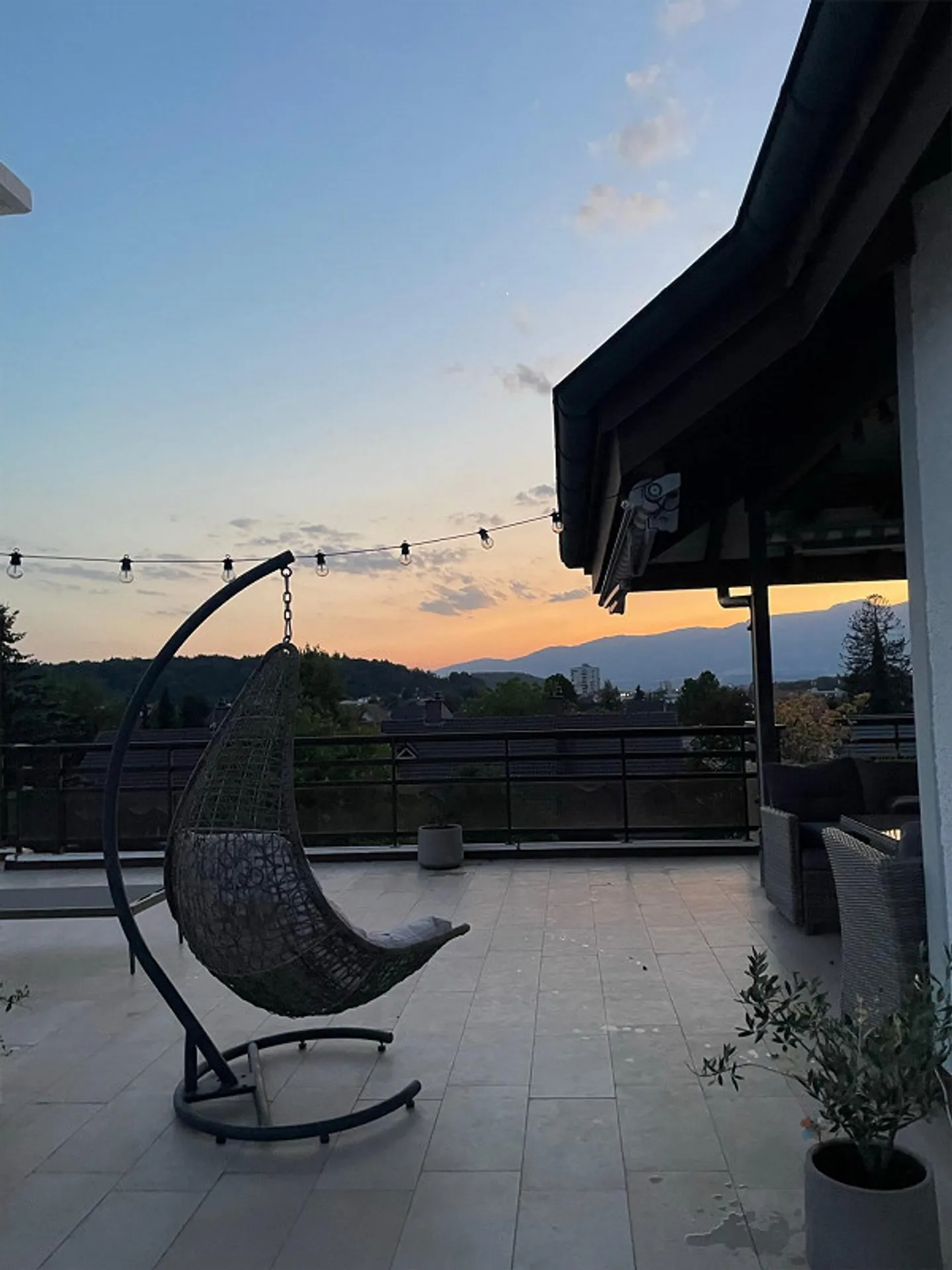 4 1/2 Room Penthouse Maisonette Apartment with Large Sun Terrace - Photo 17 of 22