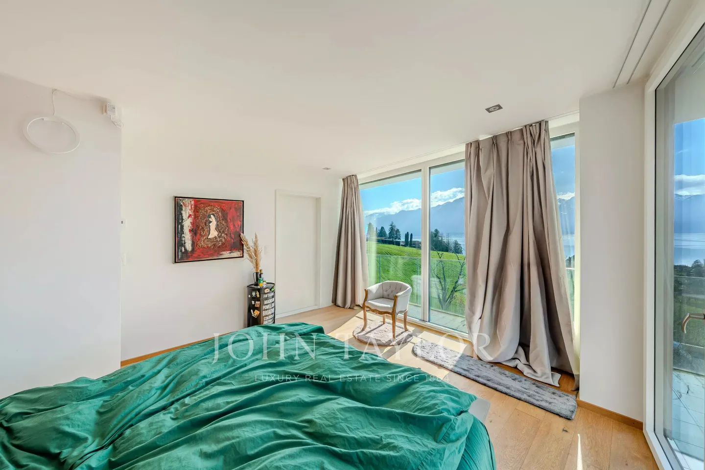 Contemporary villa with panoramic view in Brent - Photo 1 of 7