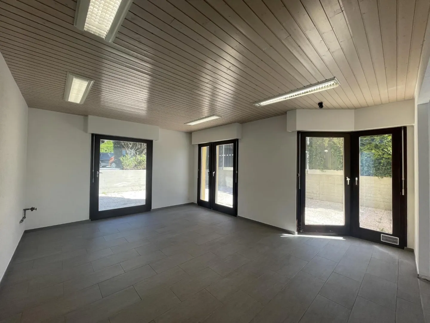 FOR RENT? OFFICE / PROFESSIONAL SPACE IN BOGIS-BOSSEY - Photo 1 of 8