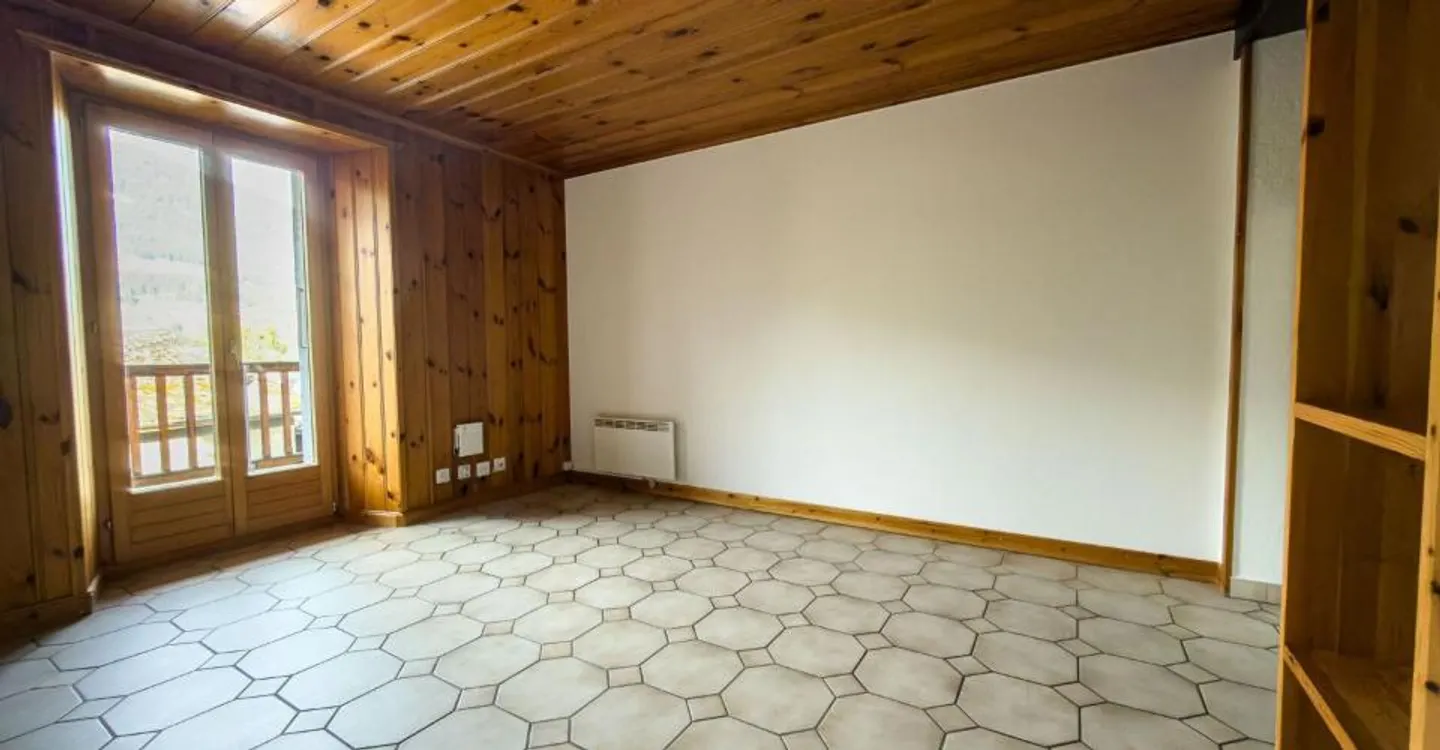 Bel appartamento con balcone - Foto 6 di 9