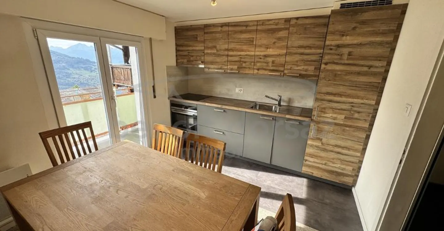 Charming Duplex Apartment - Photo 3 of 7