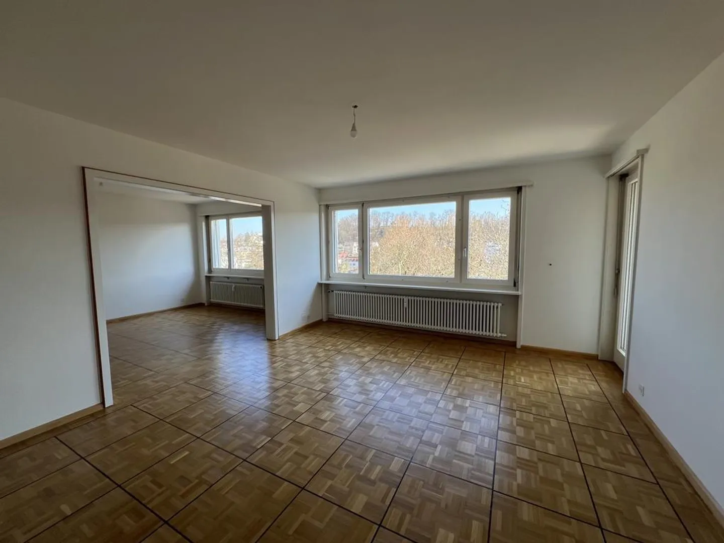 Appartamento familiare amichevole nella migliore posizione a Binningen - Foto 1 di 8