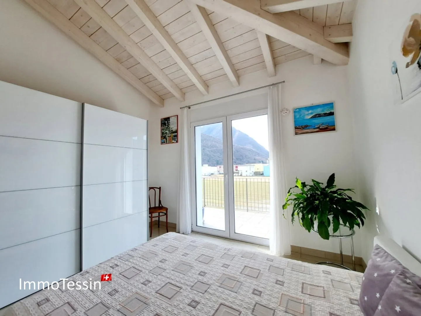 Beautiful and nearly new villa with large garden & pergola in a good location with all comforts - Photo 11 of 13