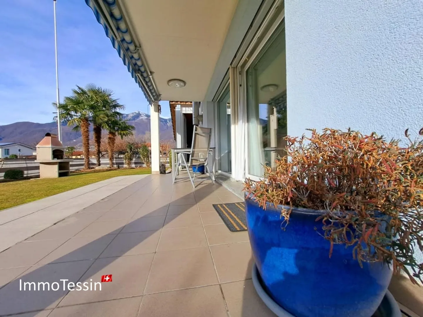 Beautiful and nearly new villa with large garden & pergola in a good location with all comforts - Photo 5 of 13