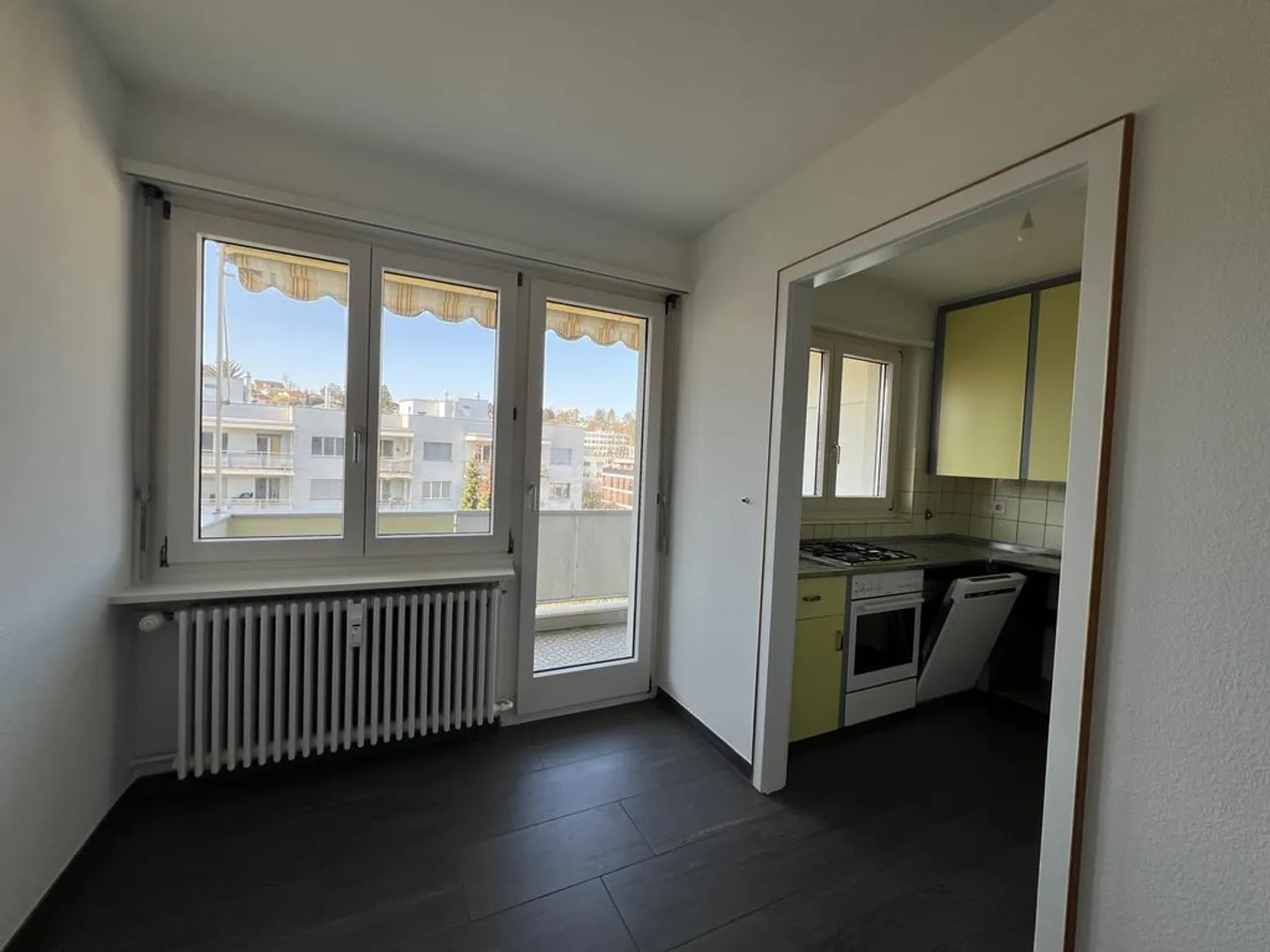 Appartamento familiare amichevole nella migliore posizione a Binningen - Foto 4 di 8