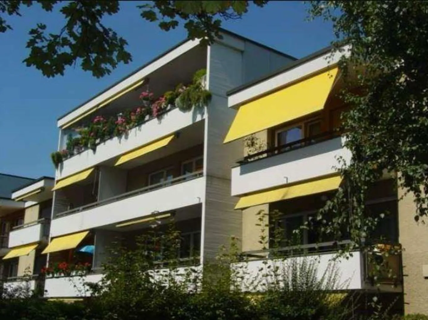 Auto ben protetta dal vento e dalle intemperie! - Foto 1 di 1