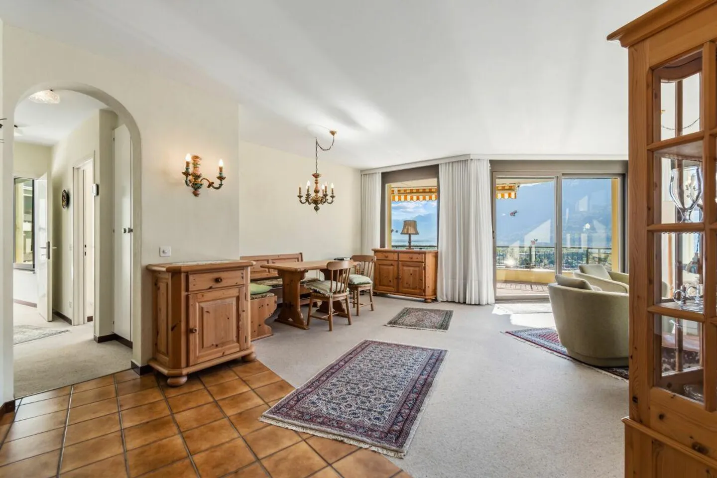 3.5-room apartment with covered terrace and beautiful lake view - Photo 2 of 13