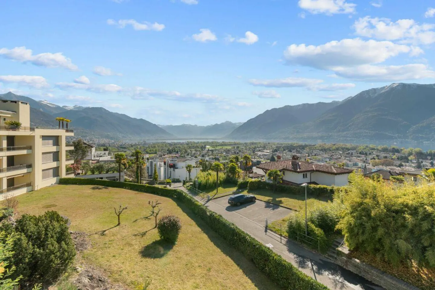 3.5-room apartment with covered terrace and beautiful lake view - Photo 6 of 13