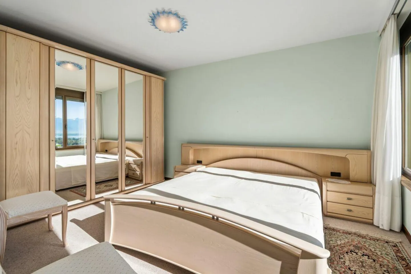 3.5-room apartment with covered terrace and beautiful lake view - Photo 8 of 13