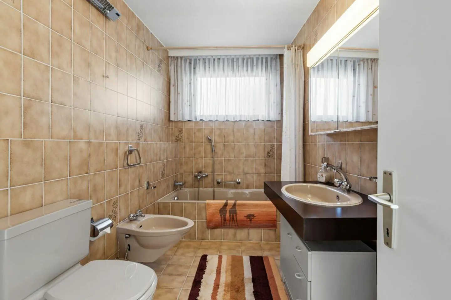 3.5-room apartment with covered terrace and beautiful lake view - Photo 12 of 13