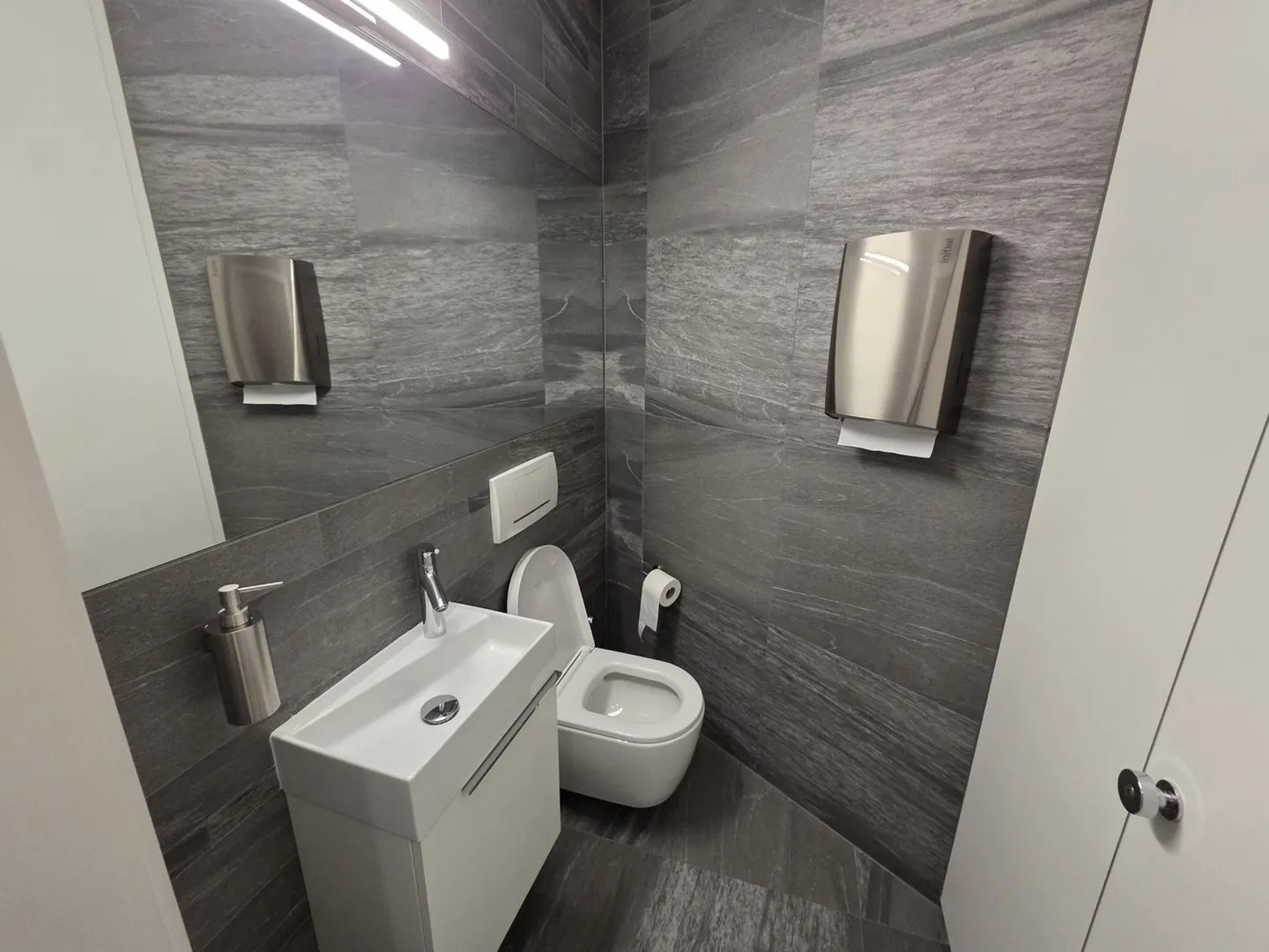 Completely Renovated Medical Practice Room in the Heart of the City - Photo 6 of 8