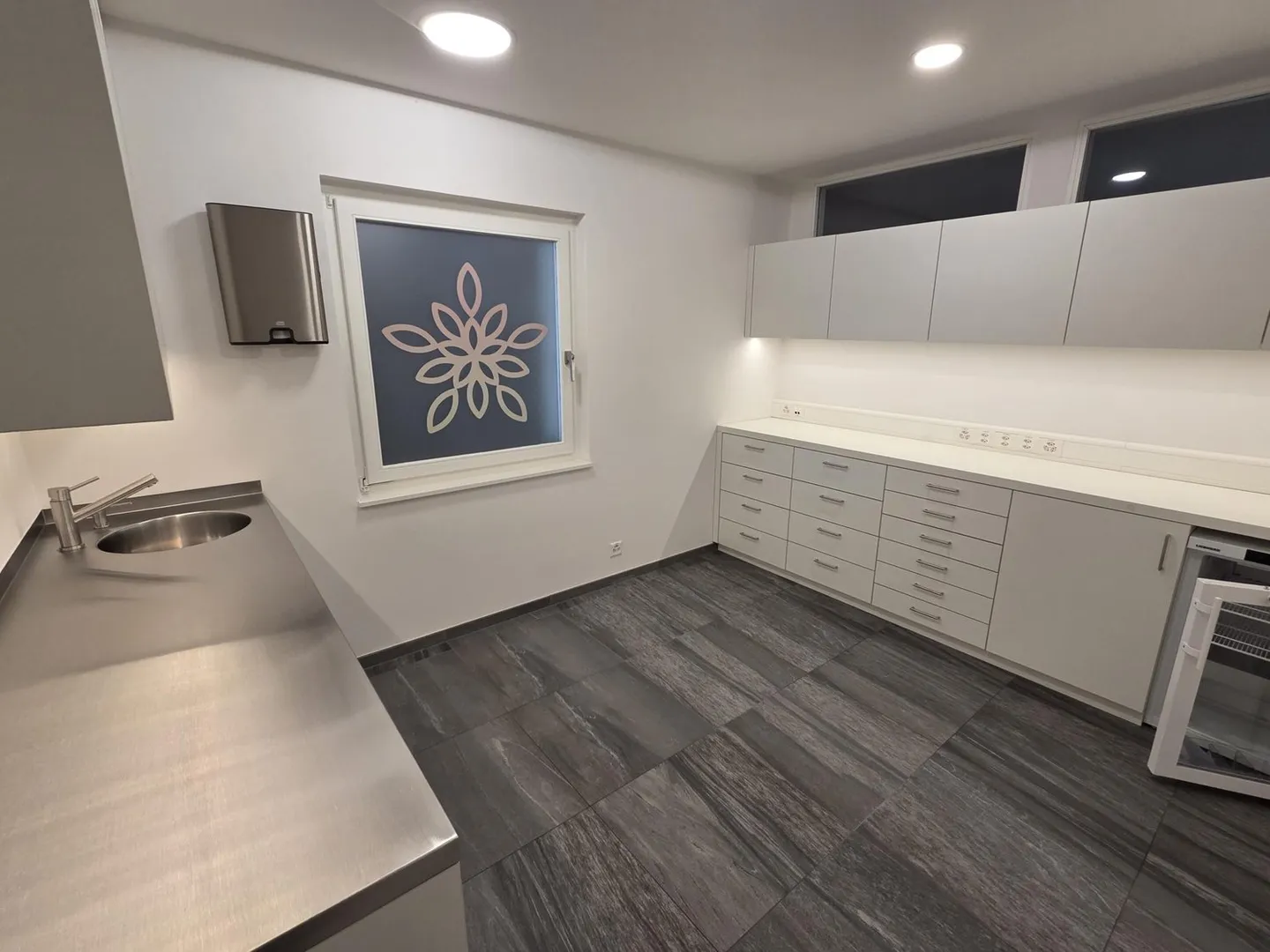 Completely Renovated Medical Practice Room in the Heart of the City - Photo 3 of 8