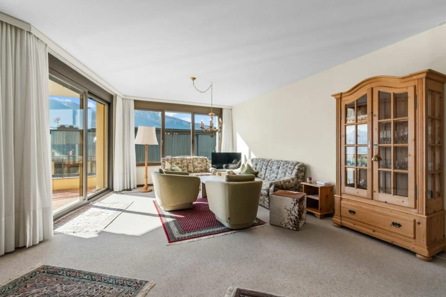 3.5-room apartment with covered terrace and beautiful lake view - Photo 4 of 13