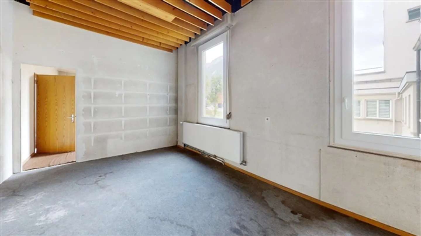 FOR RENT - COMMERCIAL SPACE OF 163 m² IN THE HEART OF SIERRE - Photo 6 of 9