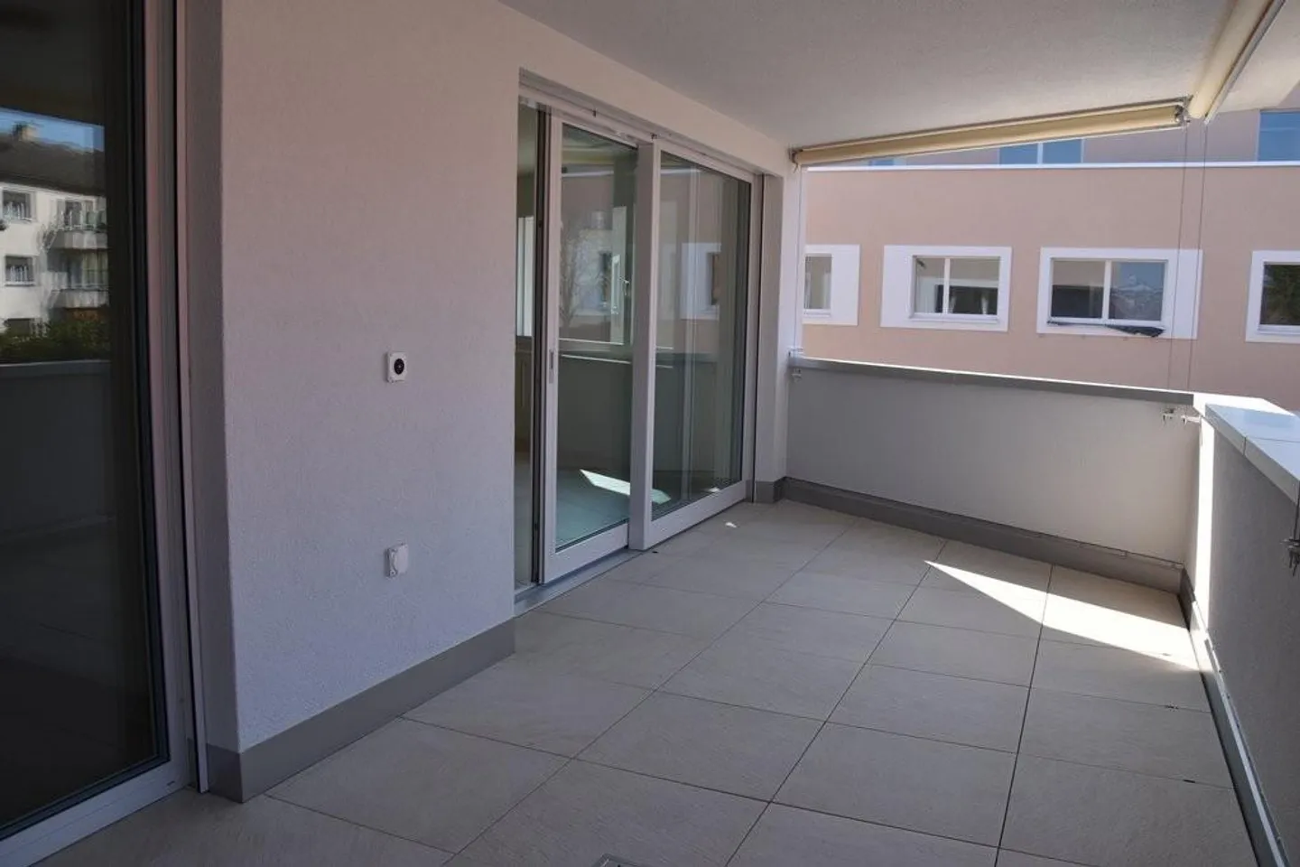 Modern, light-flooded 3.5-room apartment in Zurich Wollishofen - Photo 8 of 9