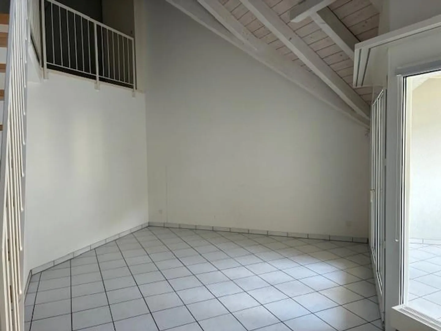 Bella, luminosa appartamento di 2,5 stanze con grande galleria - Foto 3 di 15