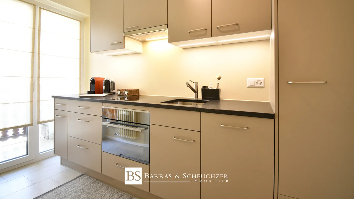 Charming 2.5-room apartment partially renovated with a view - Photo 5 of 9