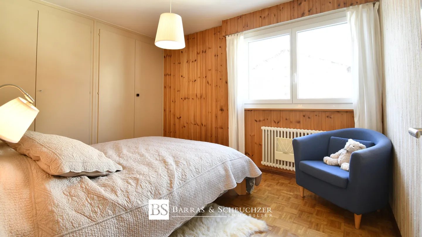 Charming 2.5-room apartment partially renovated with a view - Photo 6 of 9