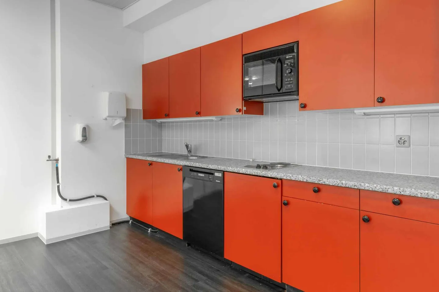 Modern Multi-Functional Building - Photo 4 of 13