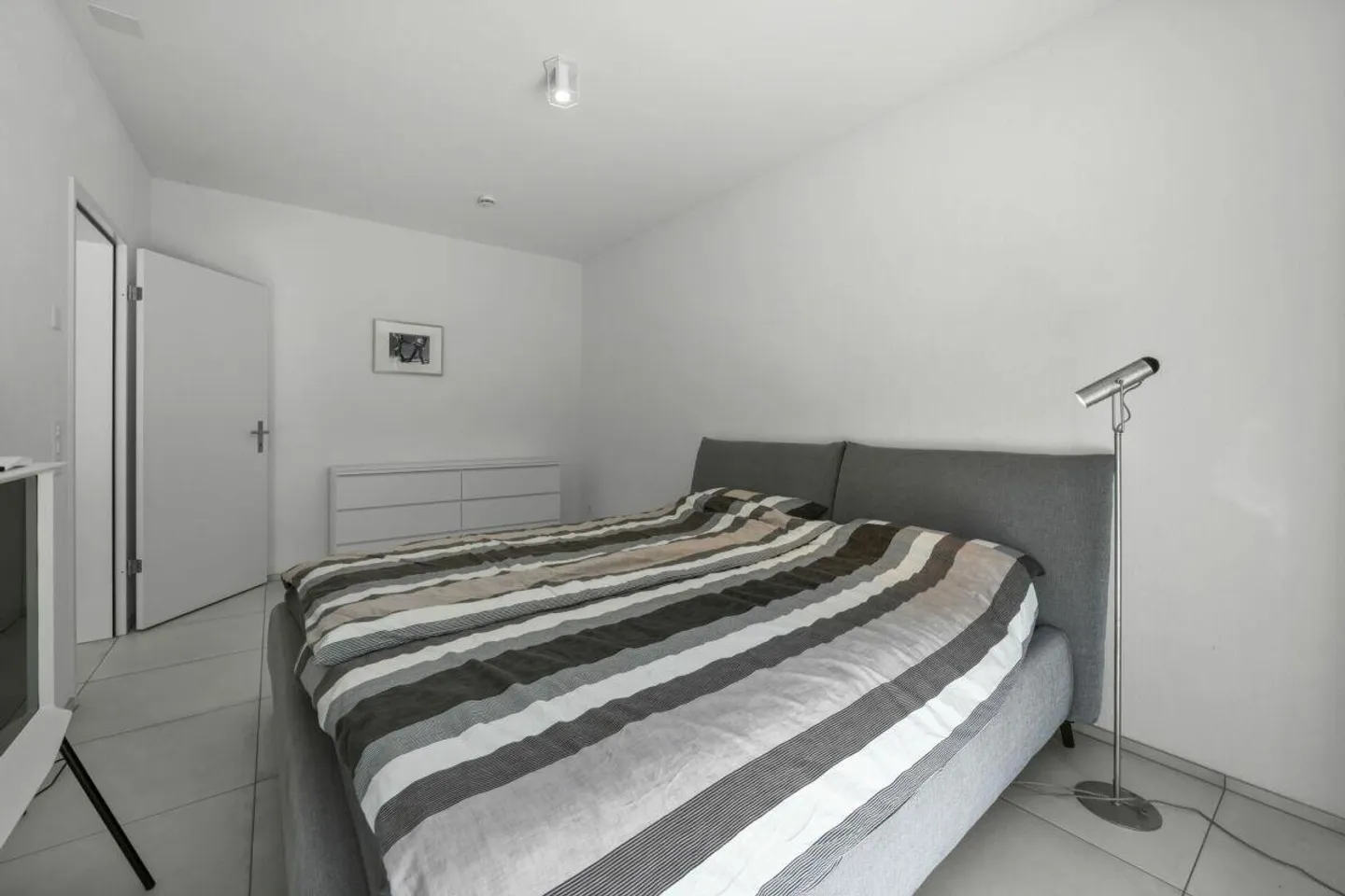 Appartement de jardin moderne, presque neuf, avec grande terrasse, à proximité immédiate du lac et de la gare - Photo 14 sur 30