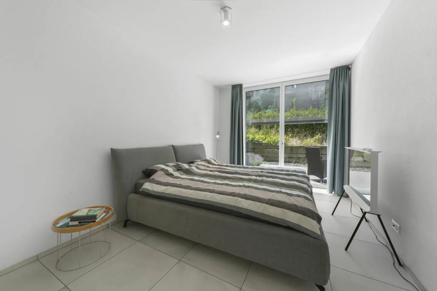 Appartement de jardin moderne, presque neuf, avec grande terrasse, à proximité immédiate du lac et de la gare - Photo 13 sur 30