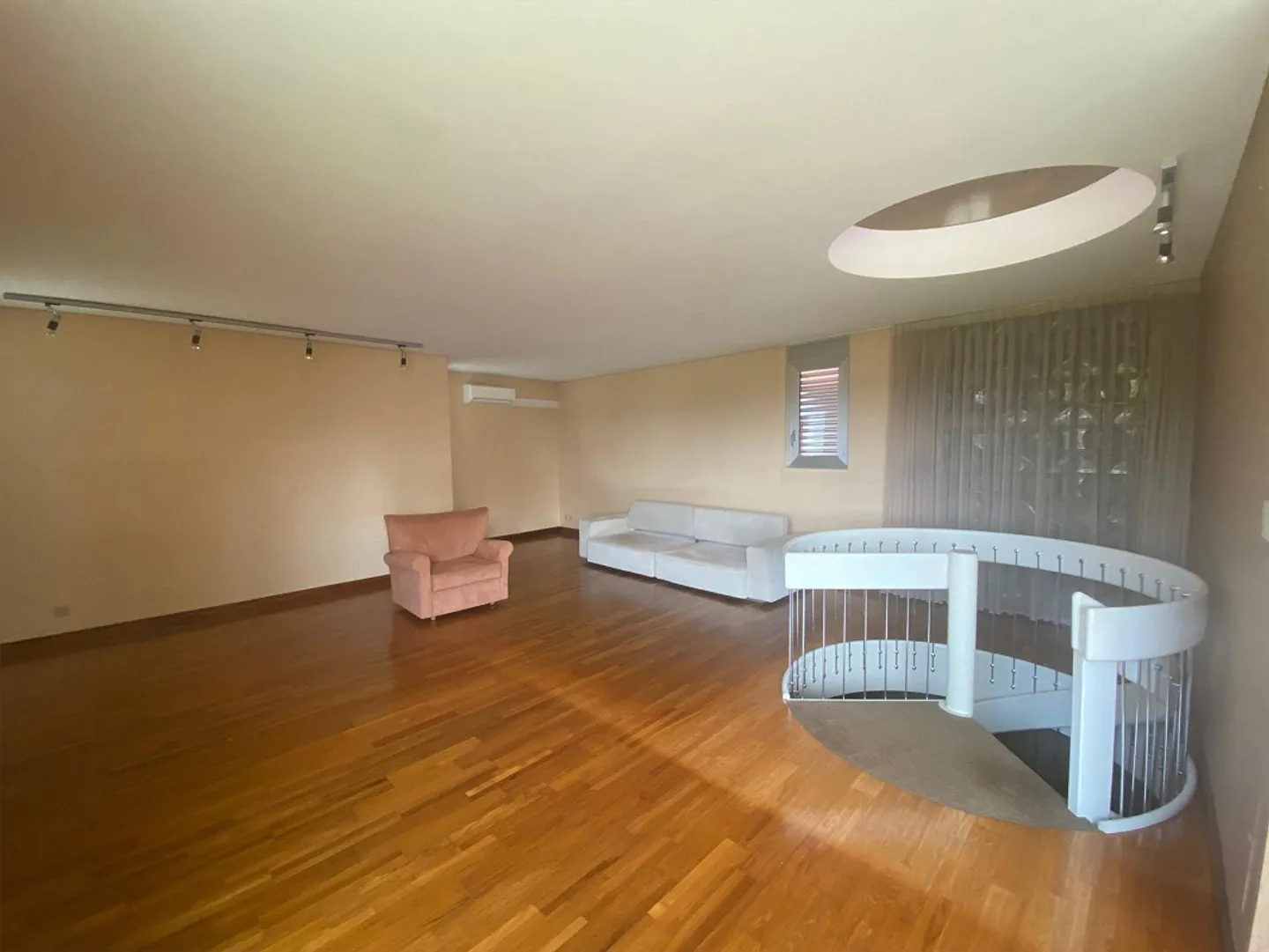 Mendrisio, Villa with large garden - Photo 8 of 18