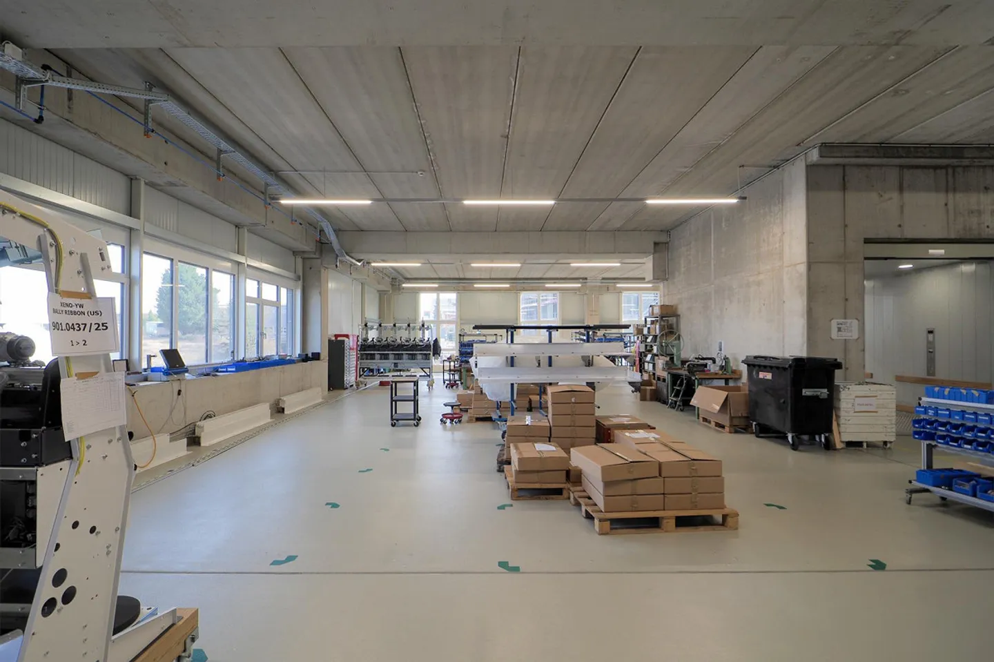 Espace commercial neuf attrayant avec entrepôts, bureau, rampe ! - Photo 7 sur 22