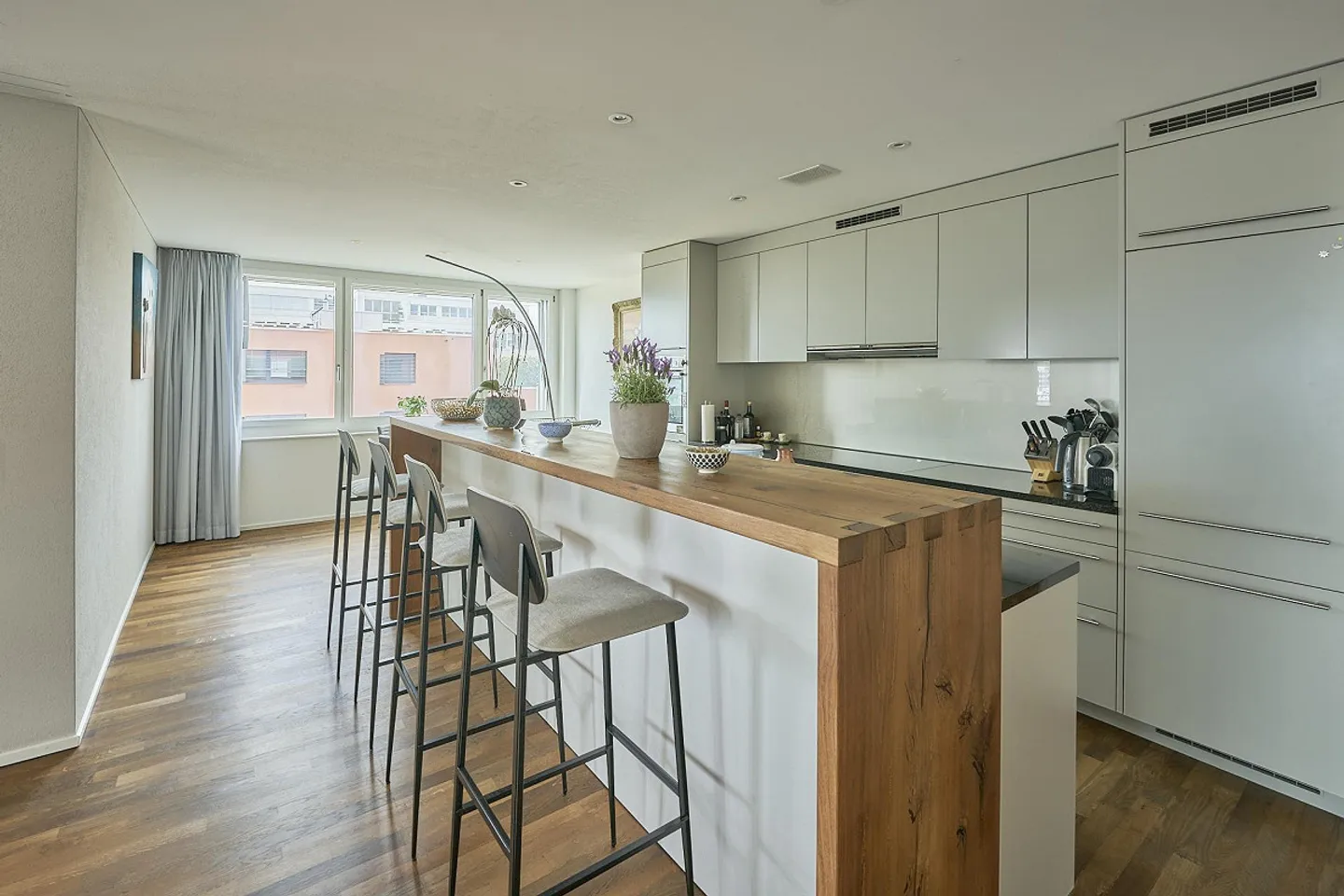Appartement spacieux de 4,5 pièces dans un emplacement idéal - Photo 2 sur 12