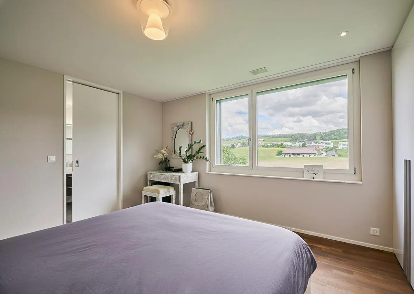 Appartement spacieux de 4,5 pièces dans un emplacement idéal - Photo 4 sur 12
