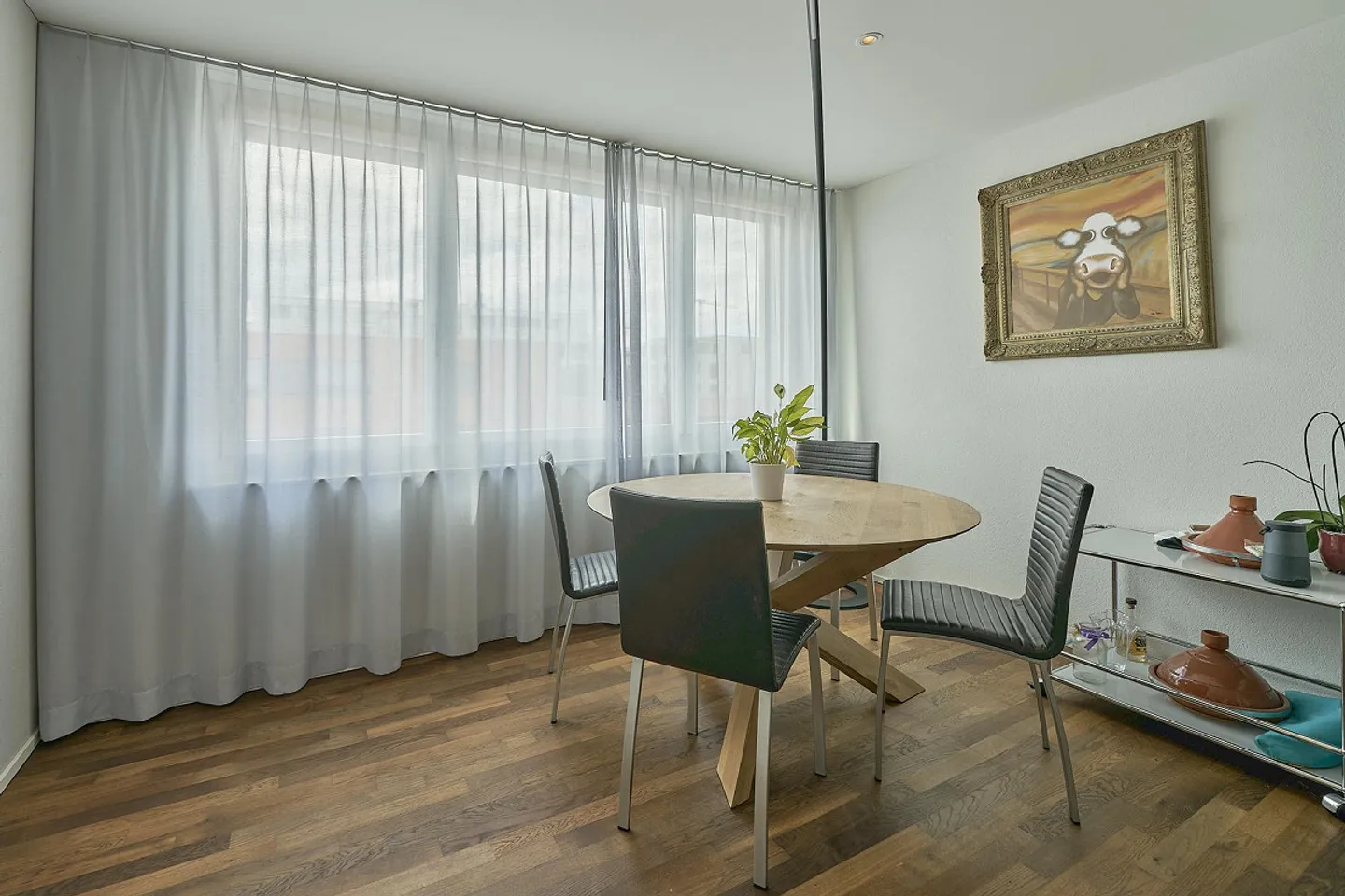 Appartement spacieux de 4,5 pièces dans un emplacement idéal - Photo 3 sur 12