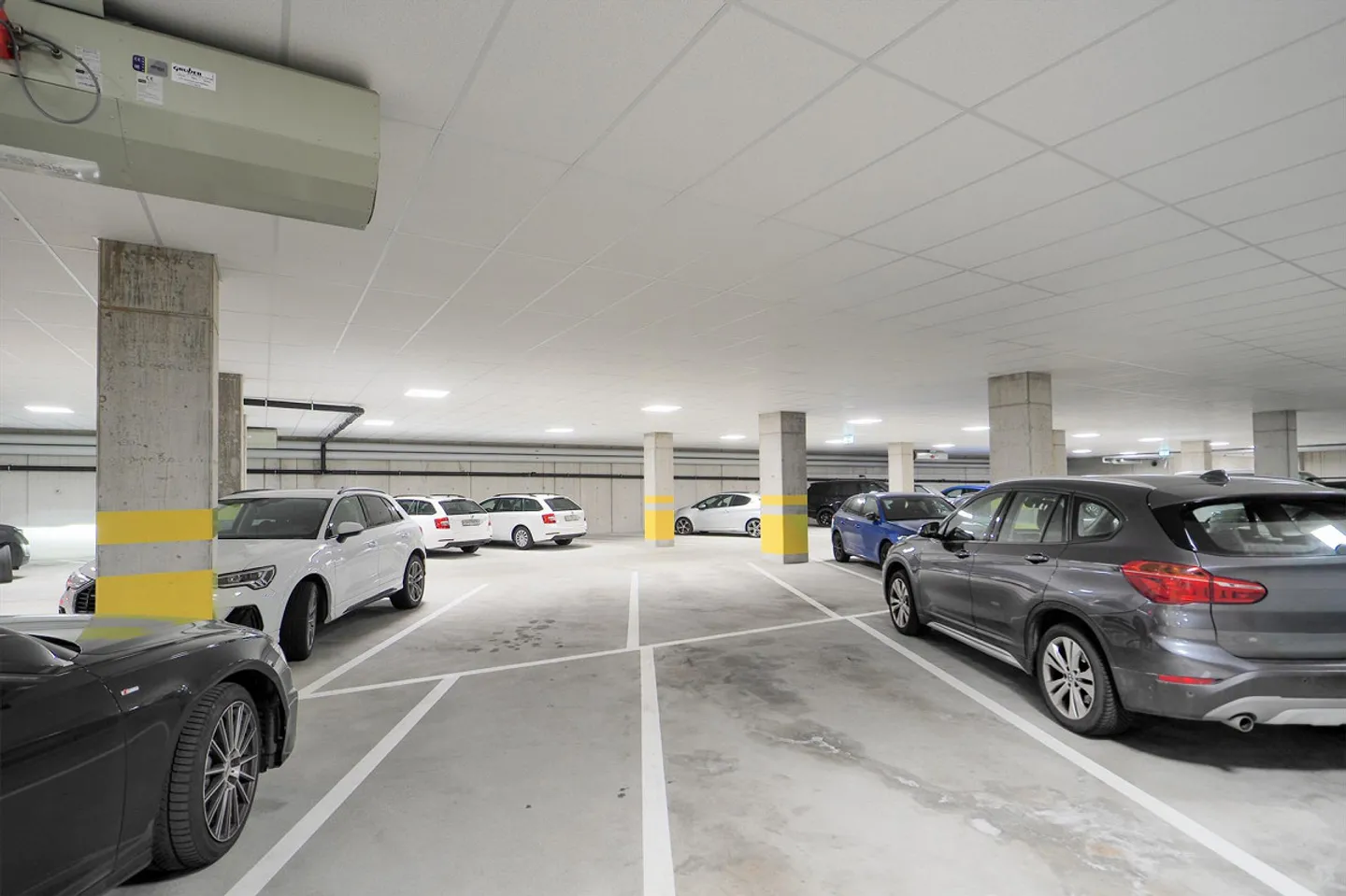 Espace commercial neuf attrayant avec entrepôts, bureau, rampe ! - Photo 20 sur 22