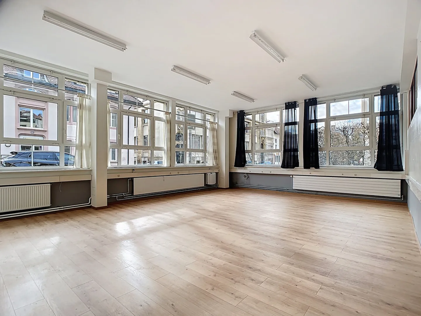 Espaces Commerciaux - Photo 1 sur 12