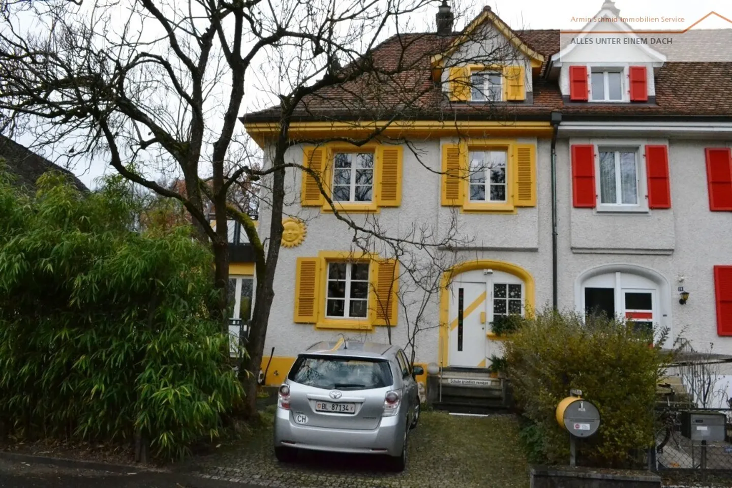 Charmantes Familienhaus mit Garten - Foto 1 von 17