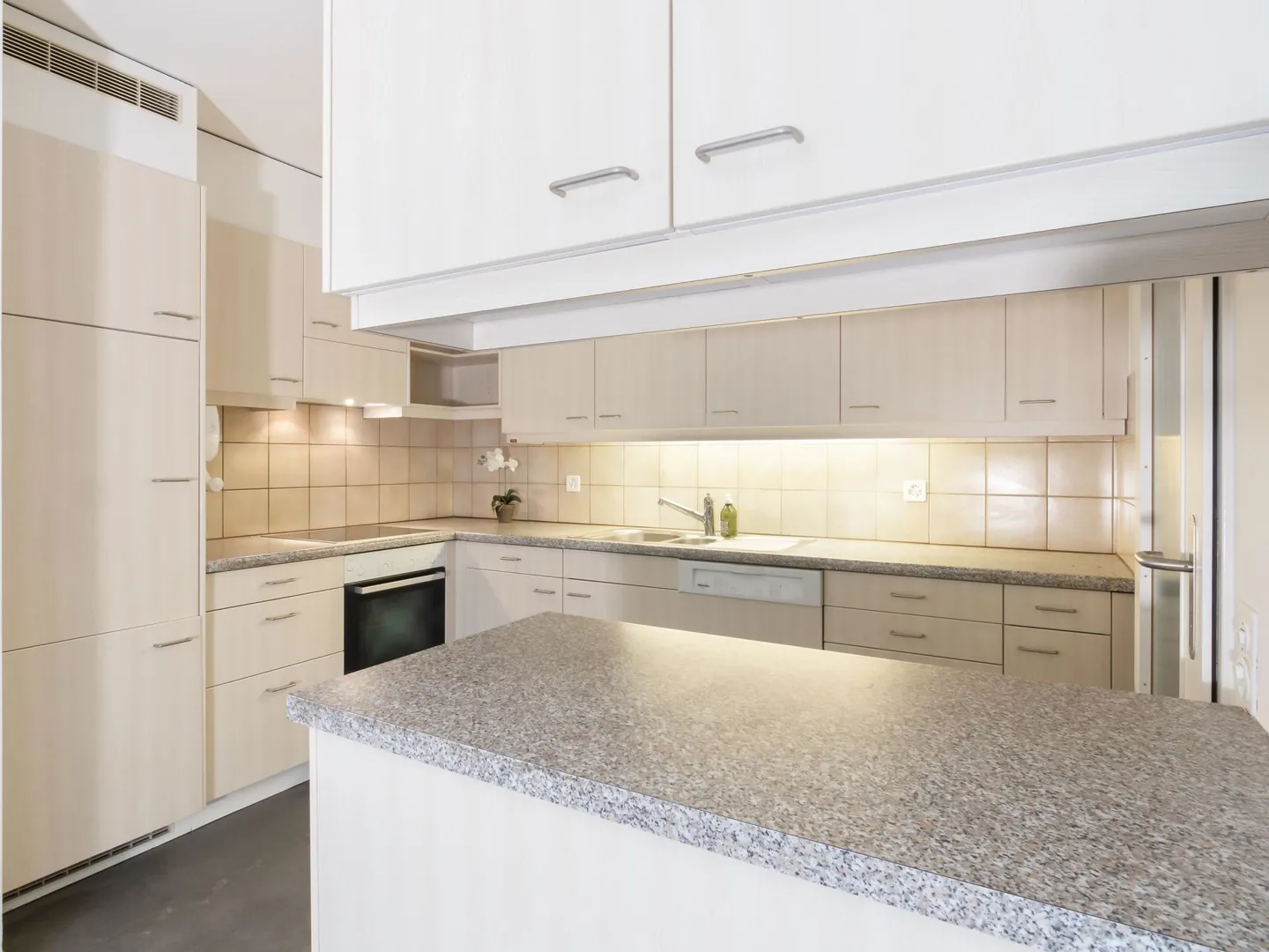 5.5-Zimmerwohnung mit Gartenschwimmbad - Foto 4 von 12