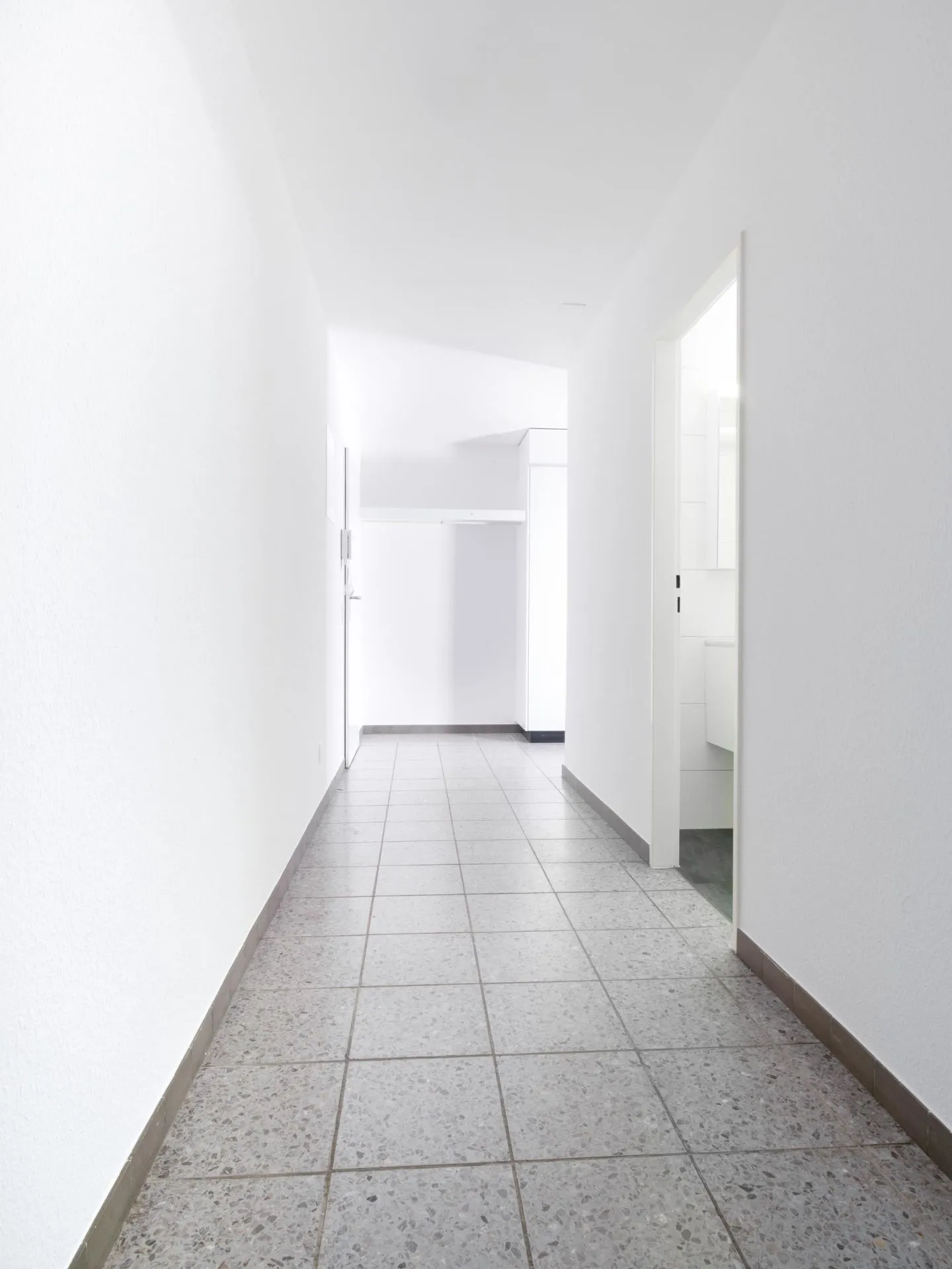 5.5-Zimmerwohnung mit Gartenschwimmbad - Foto 2 von 12