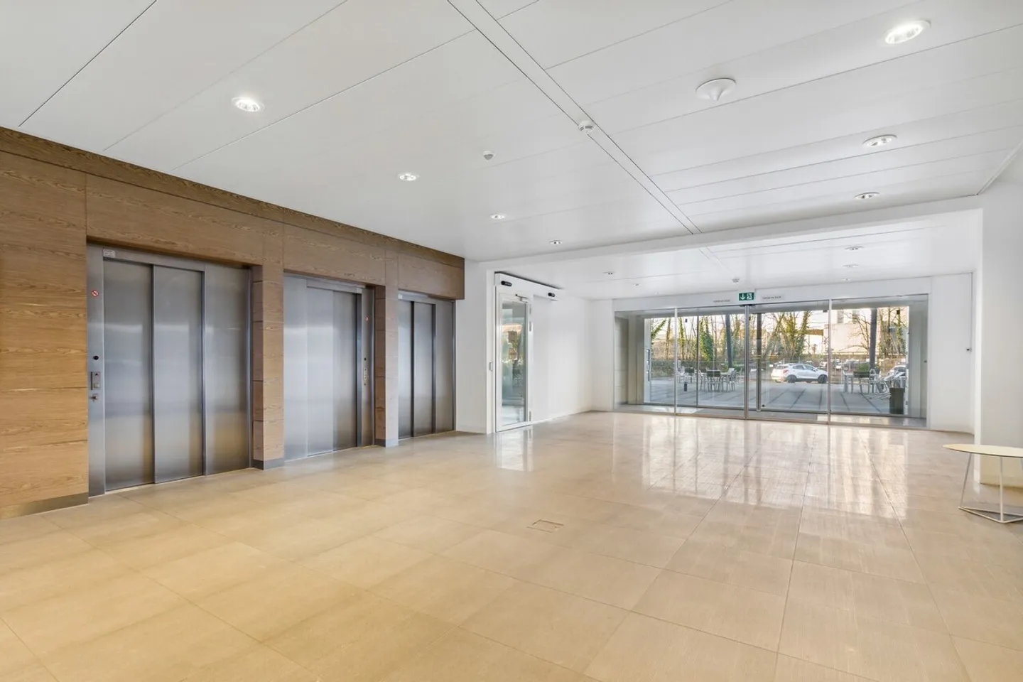 385 m² Büro zu vermieten in Terre Bonne - Foto 2 von 9