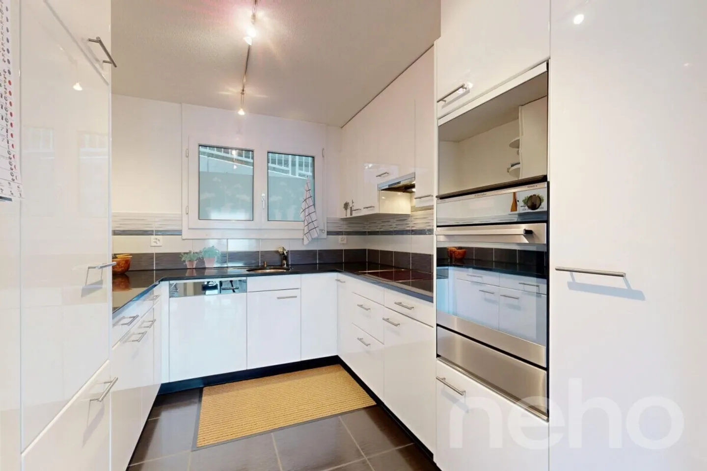 Appartamento affascinante di 3,5 locali con vista mozzafiato sul lago e sulle montagne - Foto 8 di 12