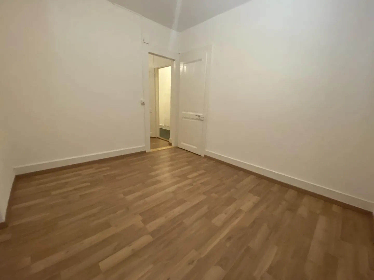 Charming 2-Room Apartment - Photo 3 of 9