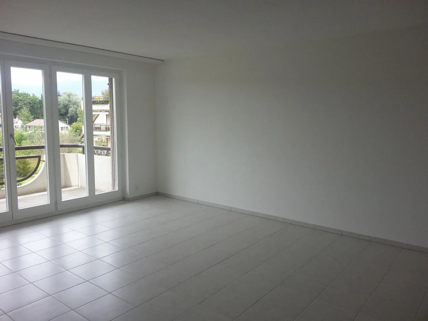 3 1/2 Room Ground Floor Apartment with Sunny Patio - Photo 8 of 19