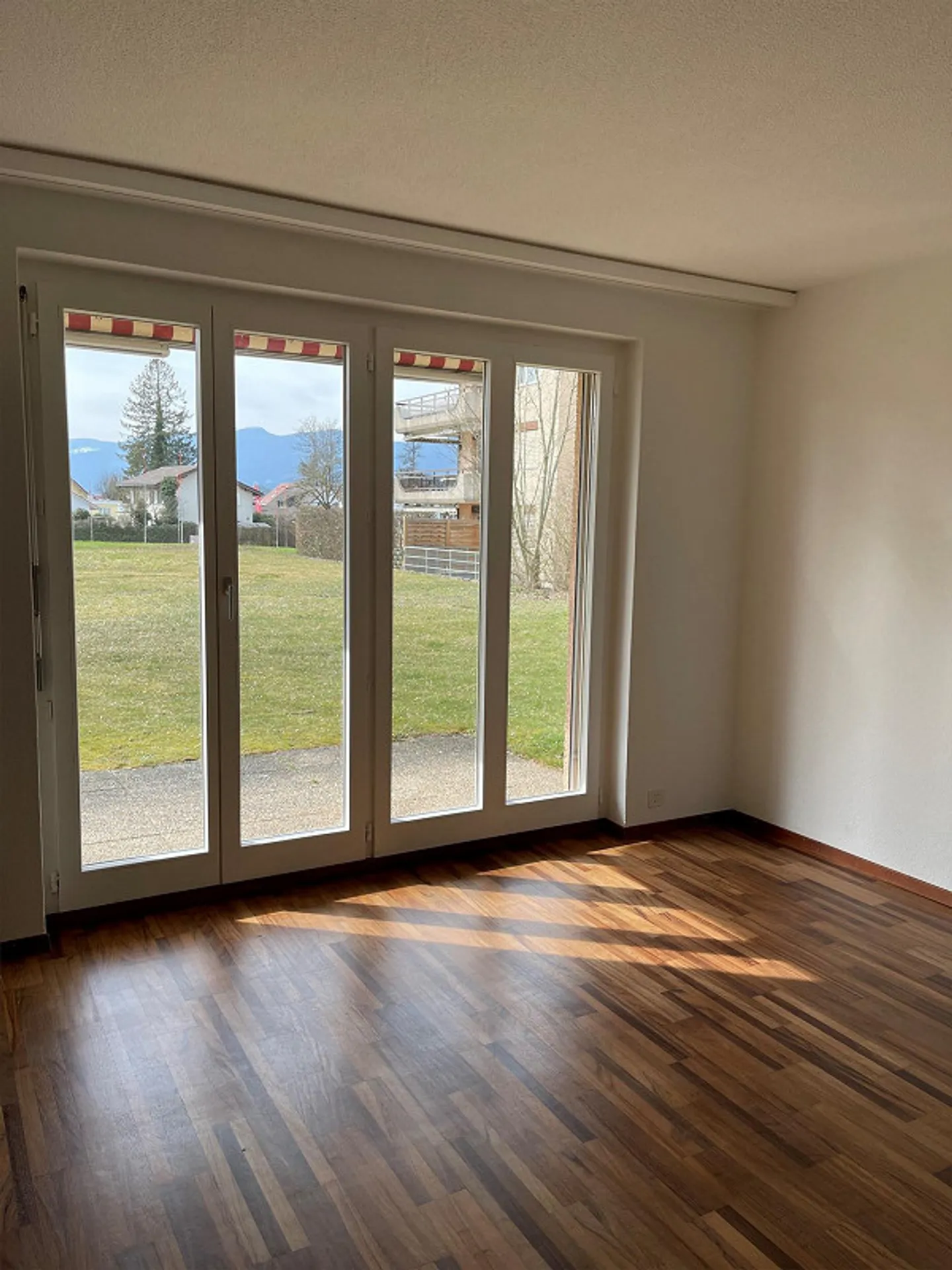 3 1/2 Room Ground Floor Apartment with Sunny Patio - Photo 13 of 19