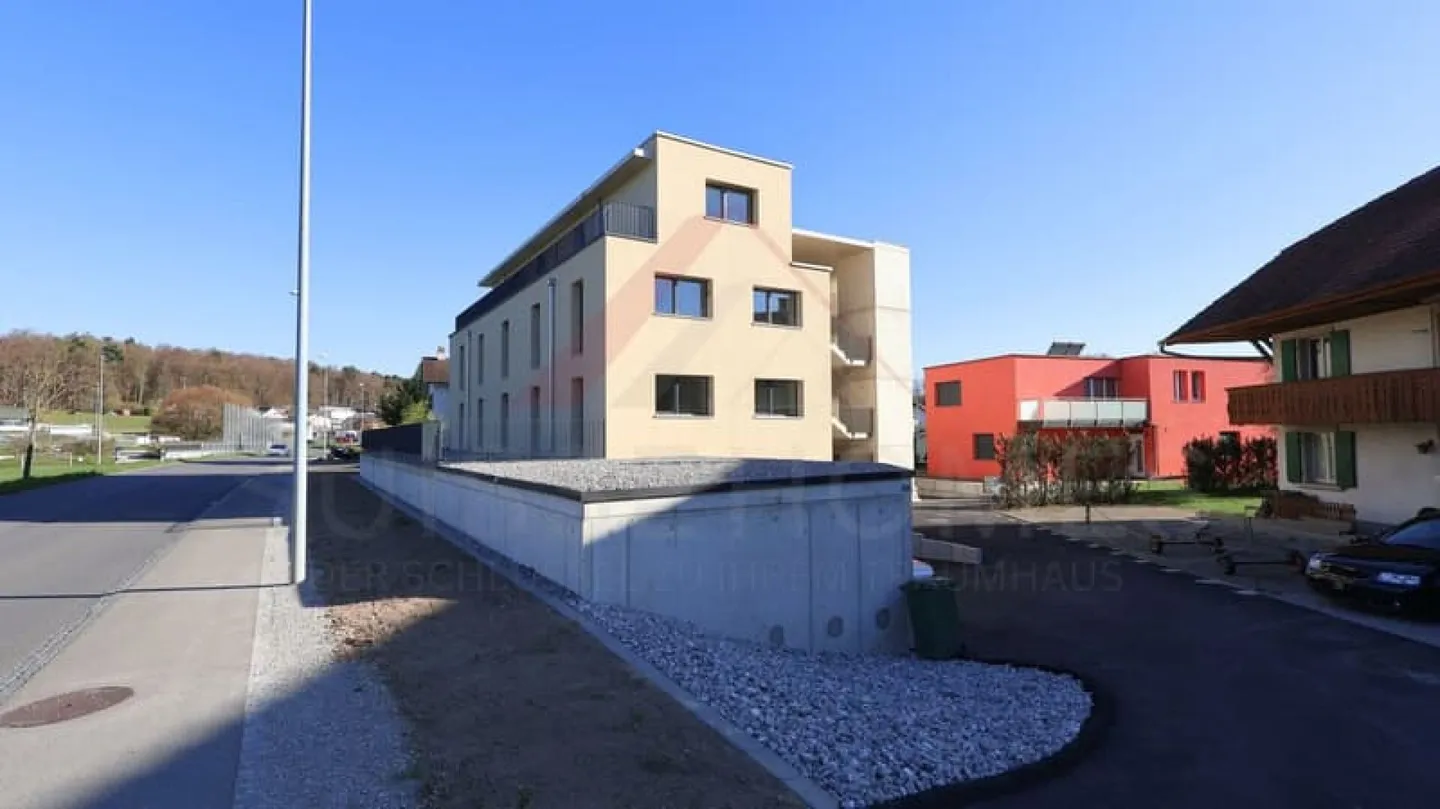 Living with a View - Modern 3.5-Room Penthouse Apartment in Gurmels with 45 m² Terrace - Photo 10 of 11